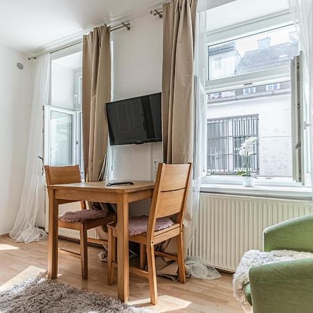 City Vibes: 1Br Apt, 10 Min To Westbahnhof Wiedeń Zewnętrze zdjęcie