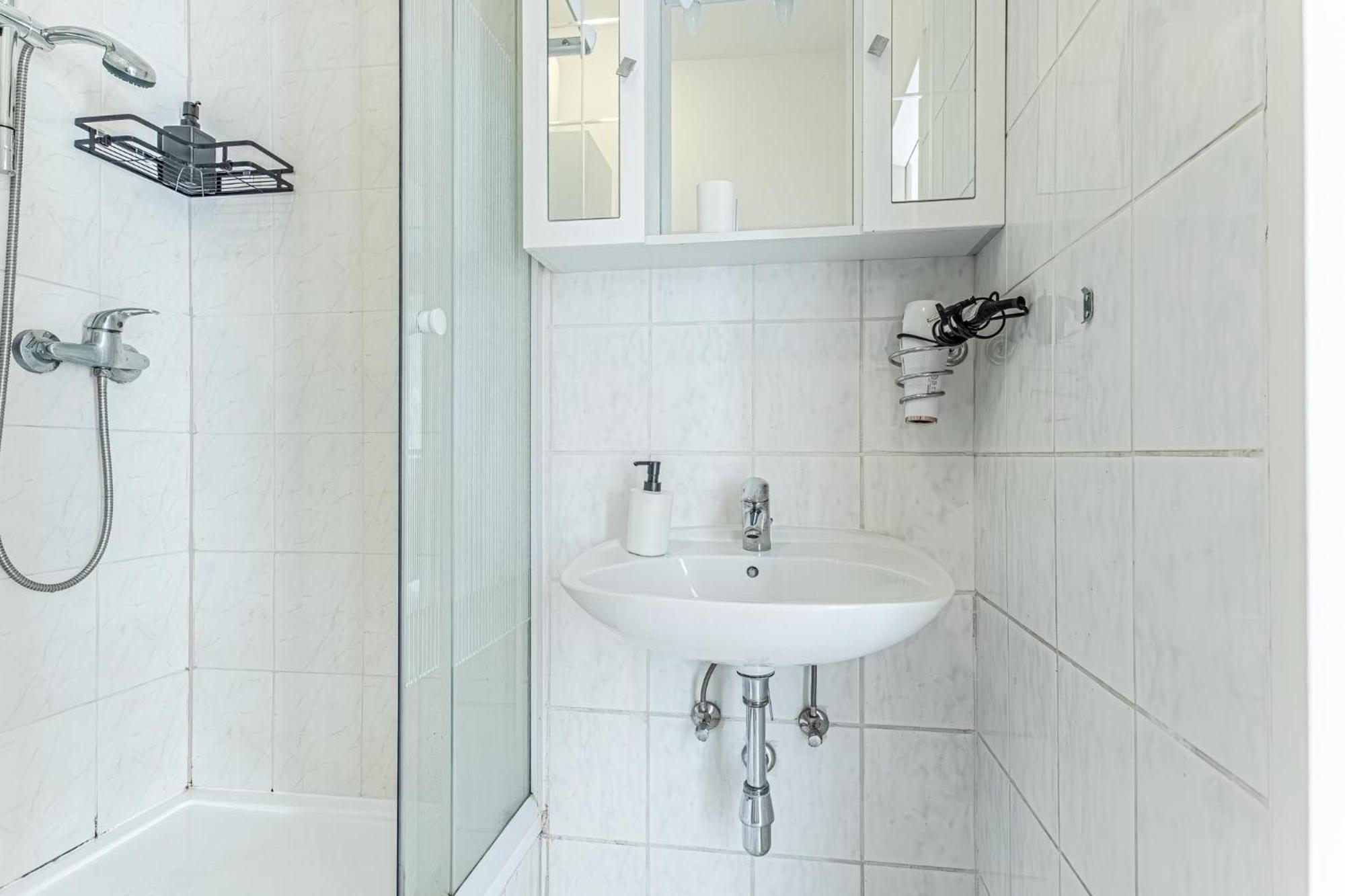 City Vibes: 1Br Apt, 10 Min To Westbahnhof Wiedeń Zewnętrze zdjęcie