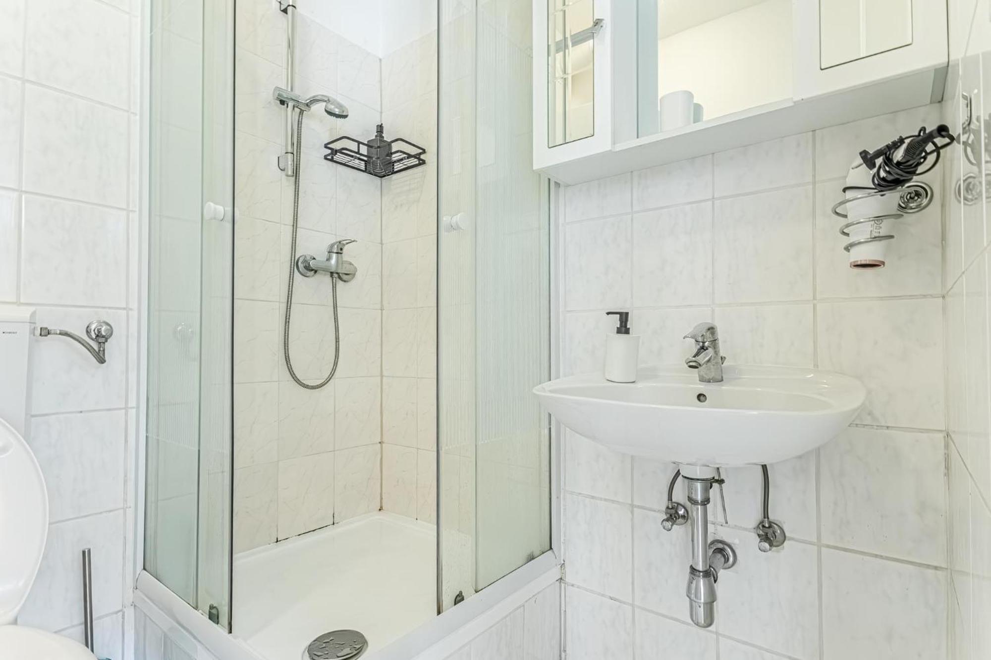 City Vibes: 1Br Apt, 10 Min To Westbahnhof Wiedeń Zewnętrze zdjęcie