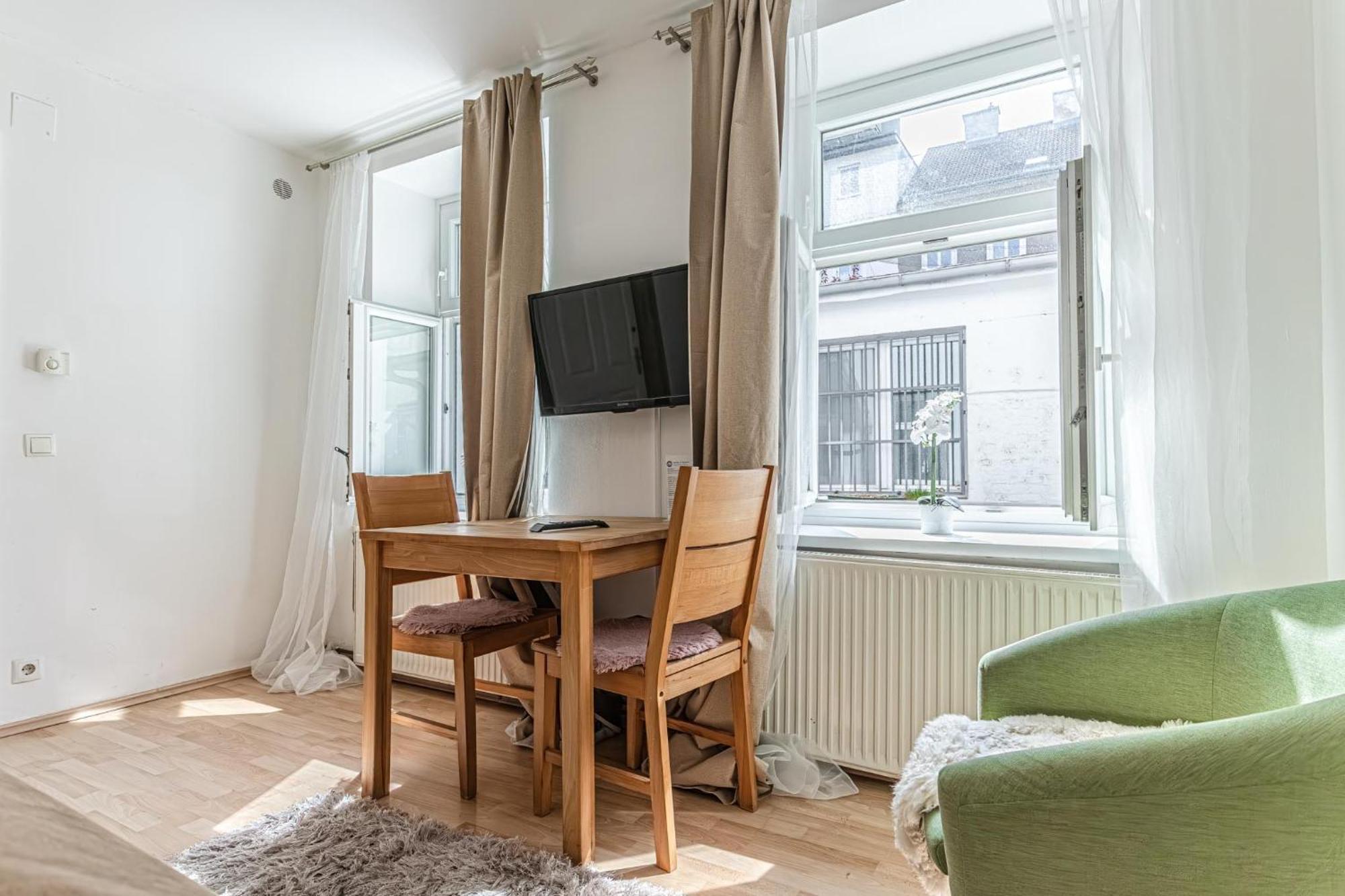 City Vibes: 1Br Apt, 10 Min To Westbahnhof Wiedeń Zewnętrze zdjęcie